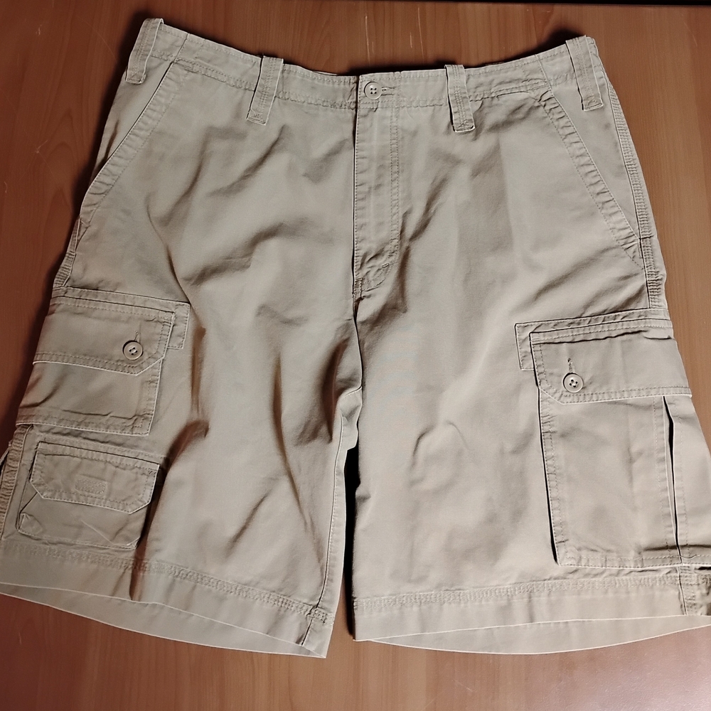 Eddie Bauer Men's Tan Cargo Shorts Size 38